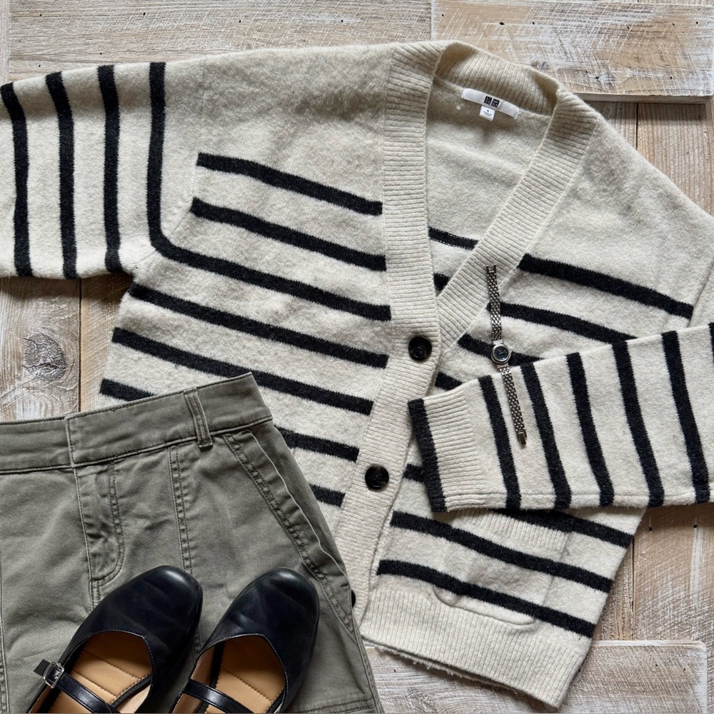 Uniqlo Striped Black & Cream Women's Buttoned Cardigan Sweater